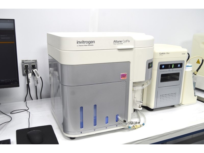 Thermo Attune CytPix Acoustic Focusing Cytometer (3)Lasers/(11) Colors/(13)Detectors w/ CytKick Max Autosampler