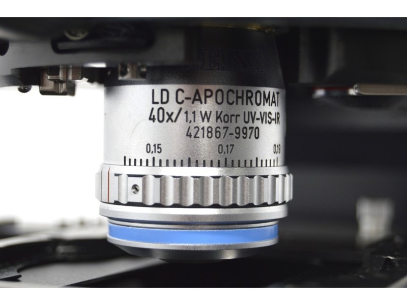 Zeiss Axio Examiner.D1 Fluorescence Dodt Gradient Contrast Upright Water Dipping Microscope with Anti-Vibration Table (New Filters)