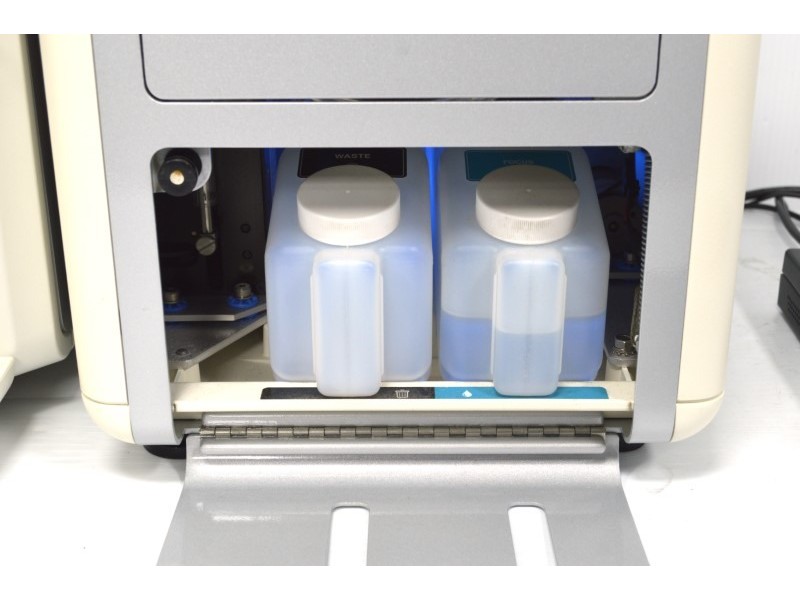 Thermo Attune NxT Acoustic Focusing Cytometer (4)Lasers/(14) Colors/(16)Detectors w/ Autosampler Unit 6