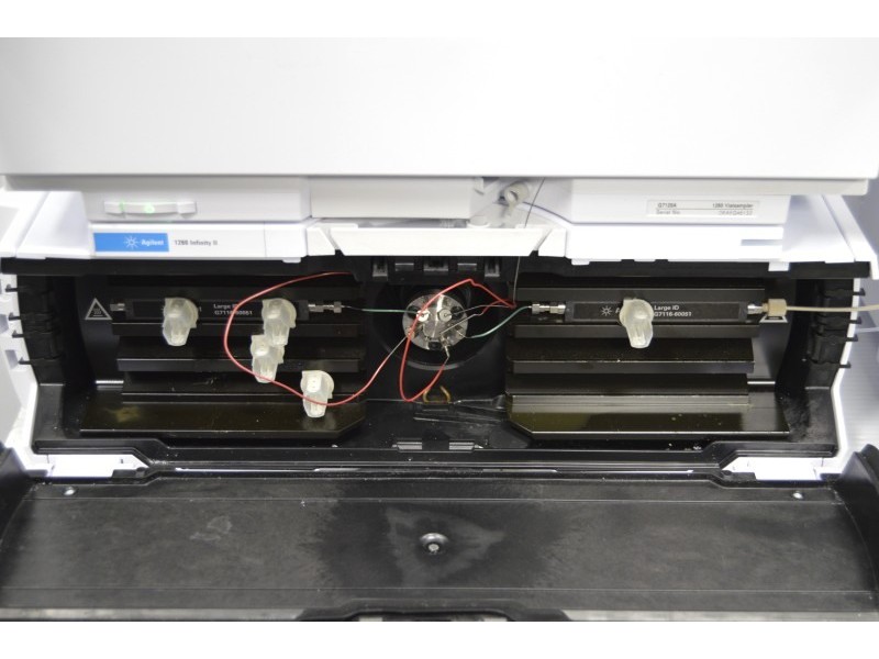 Agilent 1260 Infinity ll LC System w/ Variable Wavelength and Refractive Index Detectors