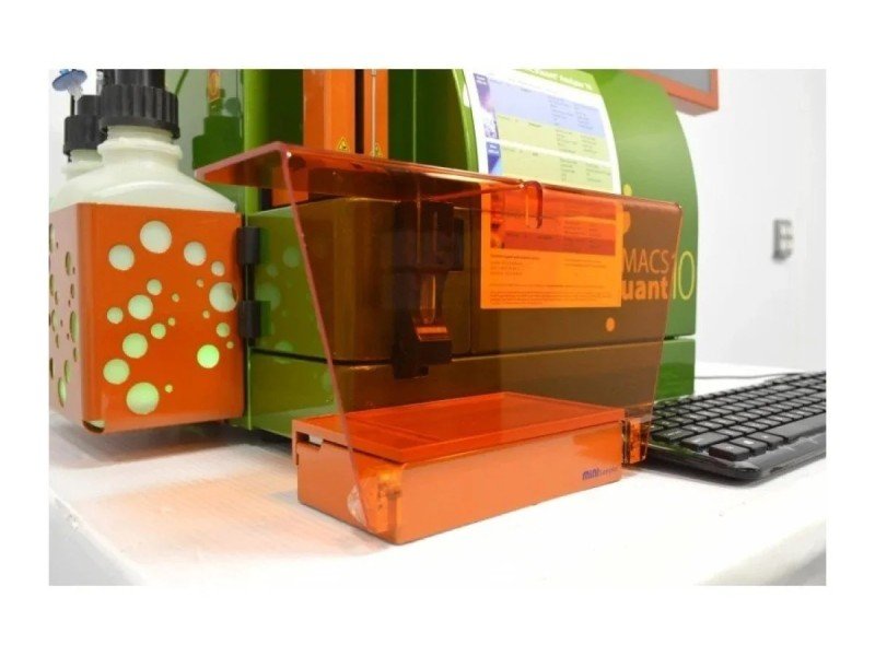 Miltenyi MACSQuant Analyzer 10 Flow Cytometer (3)Lasers/(8)Colors/(10)Detectors w/ Buffer Supply Station
