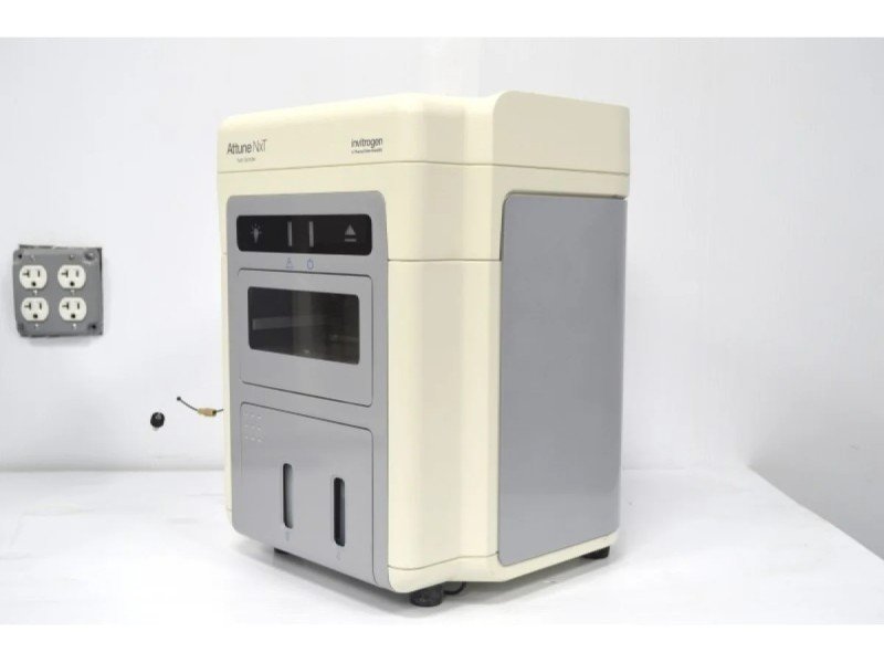 Thermo Attune NxT Acoustic Focusing Cytometer (1 YEAR WARRANTY) (4)Lasers/(14) Colors/(16)Detectors w/Cytkick Sampler V4B3Y4R3