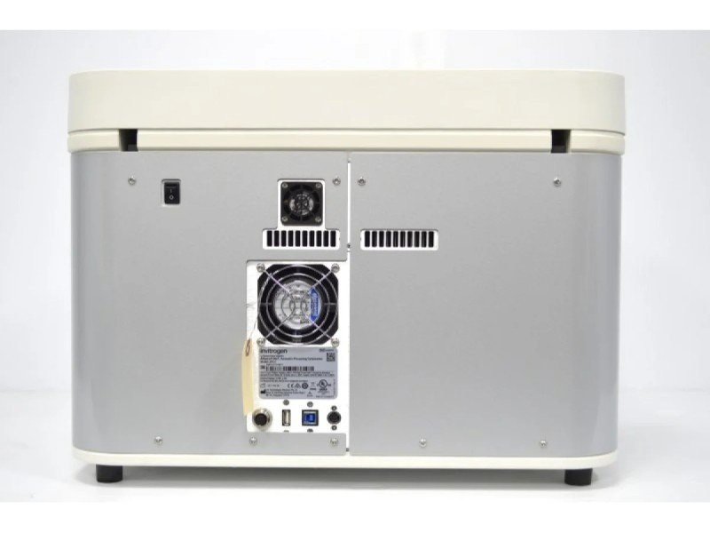 Thermo Attune NxT Acoustic Focusing Cytometer (4)Lasers/(14) Colors/(16)Detectors V4B3Y4R3 w/ Autosampler