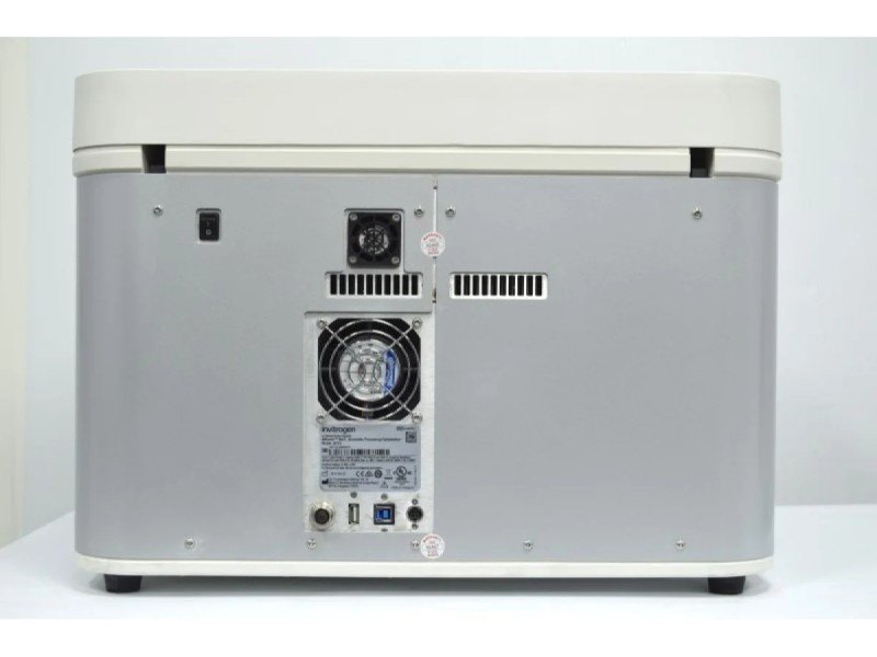 Thermo Attune NxT Acoustic Focusing Cytometer (3)Lasers/(11) Colors/(13)Detectors w/ Autosampler V4B3R3