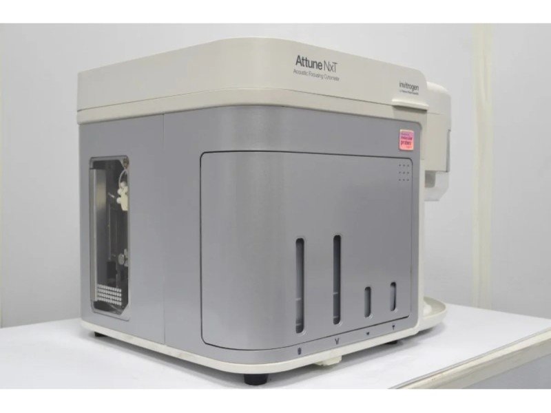Thermo Attune NxT Acoustic Focusing Cytometer (3)Lasers/(11) Colors/(13)Detectors w/ Autosampler V4B3R3