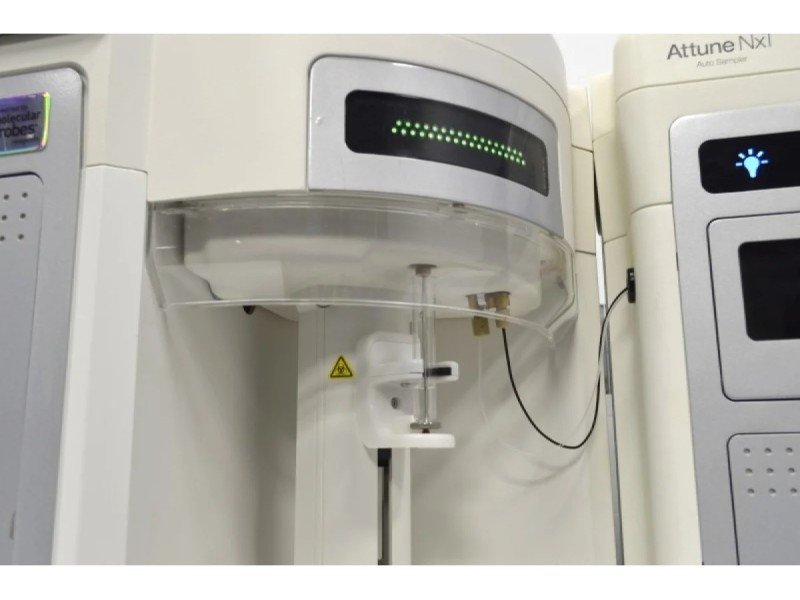 Thermo Attune NxT Acoustic Focusing Cytometer (3)Lasers/(11) Colors/(13)Detectors w/ Autosampler V4B3R3