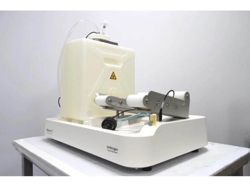 Thermo Attune CytPix Acoustic Focusing Cytometer (3)Lasers/(11) Colors/(13)Detectors w/ CytKick Max Autosampler and External Fluid Supply Thermo Attune CytPix Acoustic Focusing Cytometer (3)Lasers/(11) Colors/(13)Detectors w/ CytKick Max Autosampler and External Fluid Supply