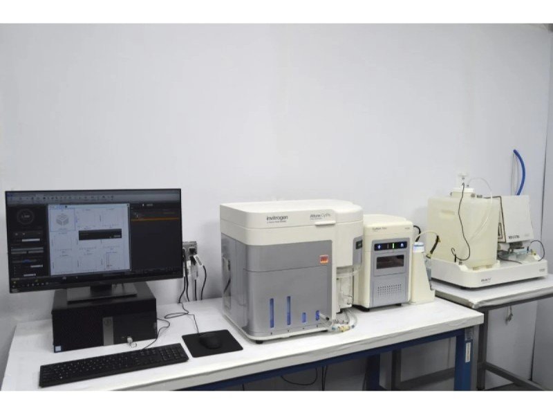 Thermo Attune CytPix Acoustic Focusing Cytometer (3)Lasers/(11) Colors/(13)Detectors w/ CytKick Max Autosampler and External Fluid Supply Thermo Attune CytPix Acoustic Focusing Cytometer (3)Lasers/(11) Colors/(13)Detectors w/ CytKick Max Autosampler and External Fluid Supply
