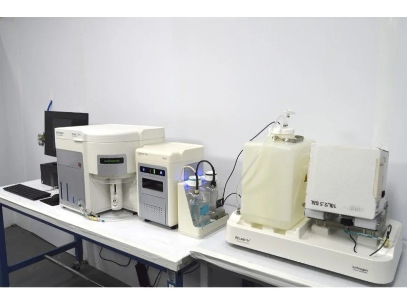 Thermo Attune CytPix Acoustic Focusing Cytometer (3)Lasers/(11) Colors/(13)Detectors w/ CytKick Max Autosampler and External Fluid Supply Thermo Attune CytPix Acoustic Focusing Cytometer (3)Lasers/(11) Colors/(13)Detectors w/ CytKick Max Autosampler and External Fluid Supply