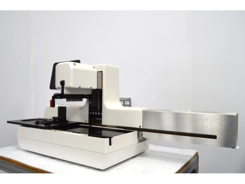 Hamilton LabElite Integrated I.D. Capper DeCapper with 96 Format 12 Channel Head Hamilton LabElite Integrated I.D. Capper DeCapper with 96 Format 12 Channel Head