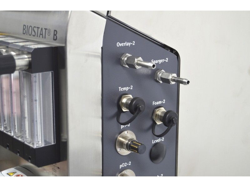 Sartorius Stedim Biostat B Twin Bioreactor for Cell Cultures with 2 Liter Jacketed Autoclavable Reactor Vessels