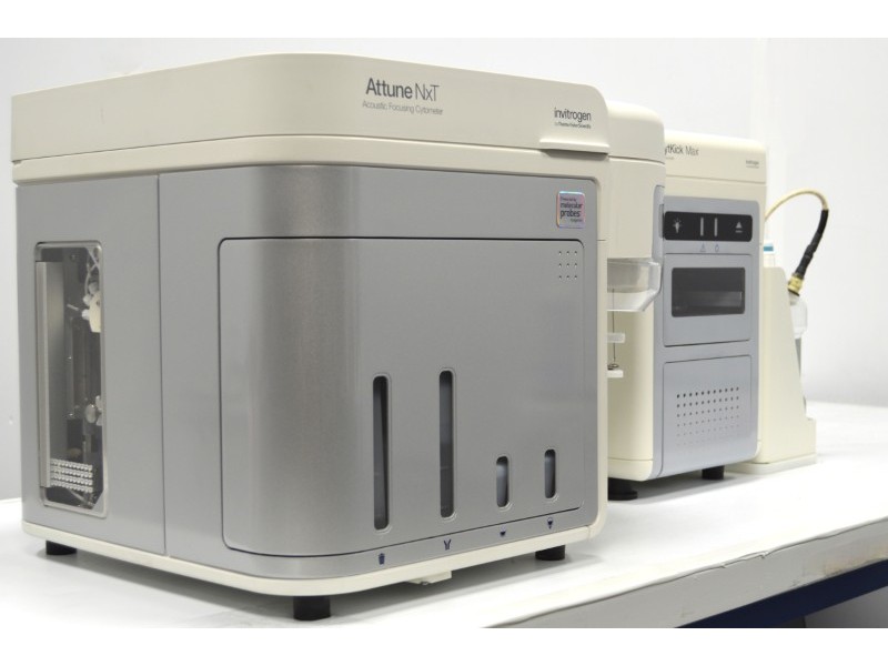 Thermo Attune NxT Acoustic Focusing Cytometer (1 YEAR WARRANTY) with (4)Lasers/(14) Colors/(16)Detectors w/ CytKick MAX Autosampler