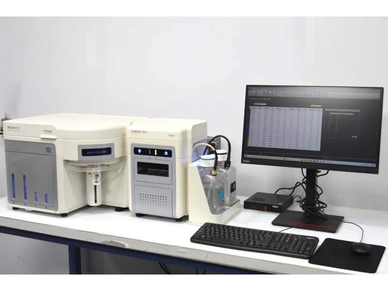 Thermo Attune NxT Acoustic Focusing Cytometer (1 YEAR WARRANTY) with (4)Lasers/(14) Colors/(16)Detectors w/ CytKick MAX Autosampler