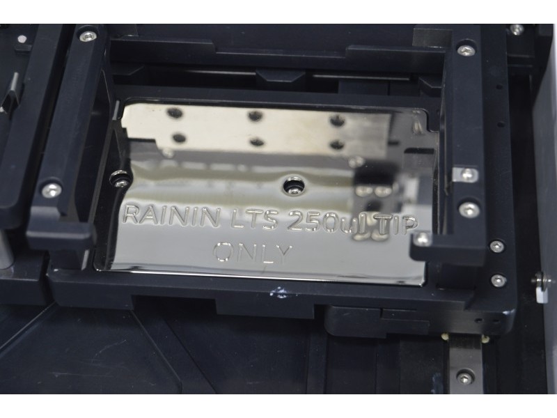Formulatrix NT8 Automated Nanoliter-scale Liquid Handling System 