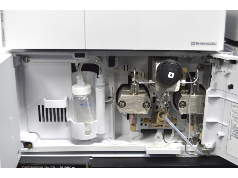 Shimadzu UHPLC System (Nexera Hybrid) with Dual LC‑20ADXR Pumps, X2 SIL-30AC and SPD‑40 UV-VIS Detector
