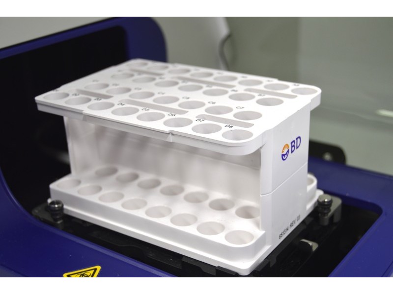 BD FACSLyric IVD Flow Cytometer (3)Lasers(10)Colors/(12)Detectors with 30-Tube Universal Loader Unit 3