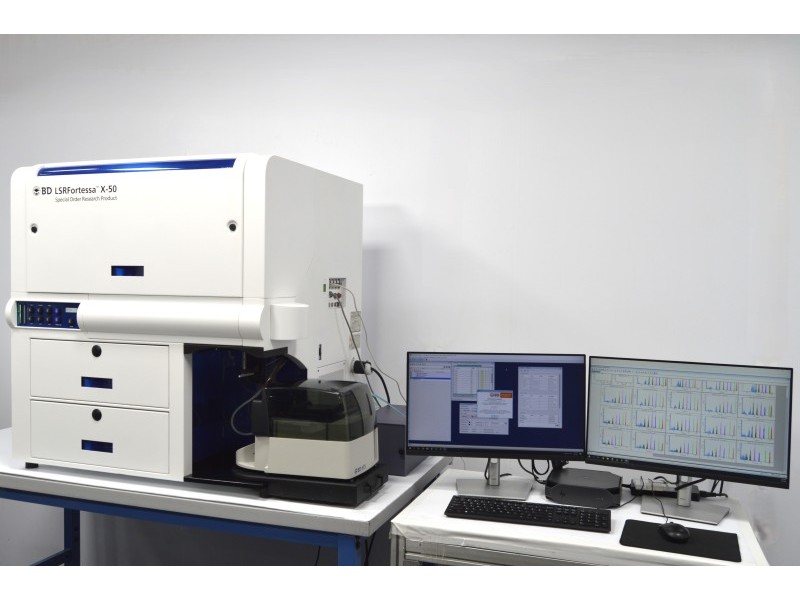 BD LSRFortessa A5 (X-50) Cell Analyzer Flow Cytometer (5)Lasers/(28)Colors/(30)Detectors w/ HTS Sampler & Supply System
