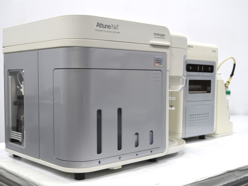 Thermo Attune NxT Acoustic Focusing Cytometer AFC2 (2)Lasers/(9)Colors/(11)Detectors w/ Cytkick Autosampler