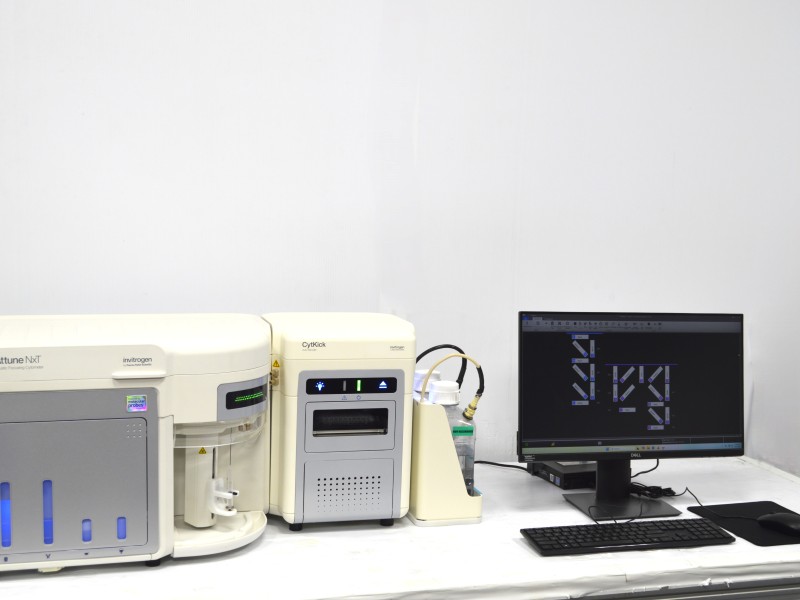 Thermo Attune NxT Acoustic Focusing Cytometer AFC2 (2)Lasers/(9)Colors/(11)Detectors w/ Cytkick Autosampler