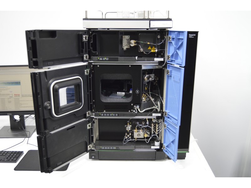 Thermo Scientific Vanquish Flex Quaternary UHPLC System with Variable Wavelength Detector