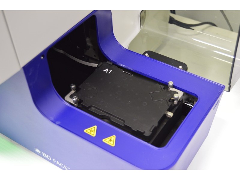 BD FACSLyric IVD Flow Cytometer (3)Lasers(8)Colors/(10)Detectors w/ Universal Loader Unit 4