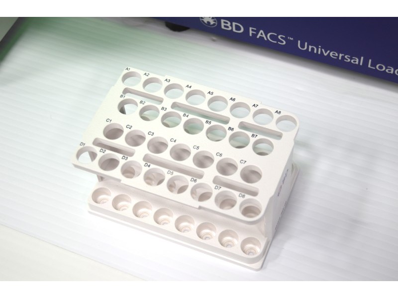 BD FACSLyric IVD Flow Cytometer (3)Lasers(8)Colors/(10)Detectors w/ Universal Loader Unit 4