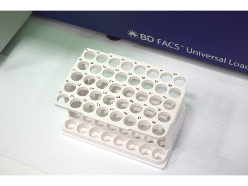 BD FACSLyric IVD Flow Cytometer (3)Lasers(8)Colors/(10)Detectors w/ Universal Loader Unit 4