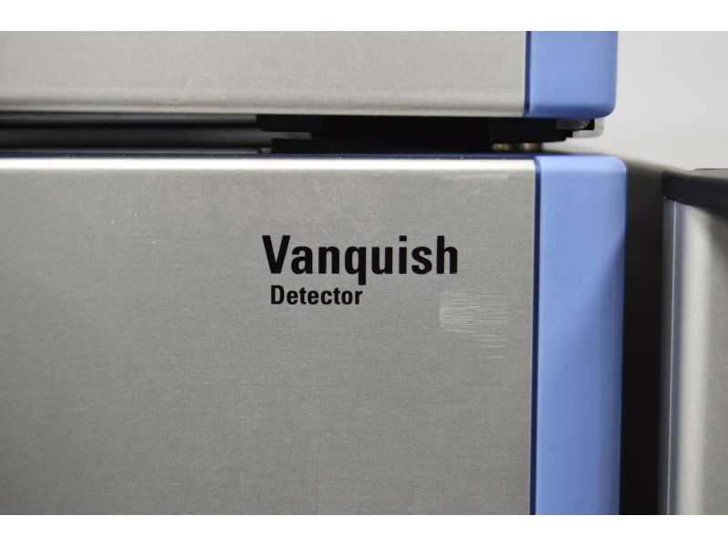 Thermo Scientific Vanquish Flex Quaternary UHPLC System with Variable Wavelength and Fluorescence Detectors