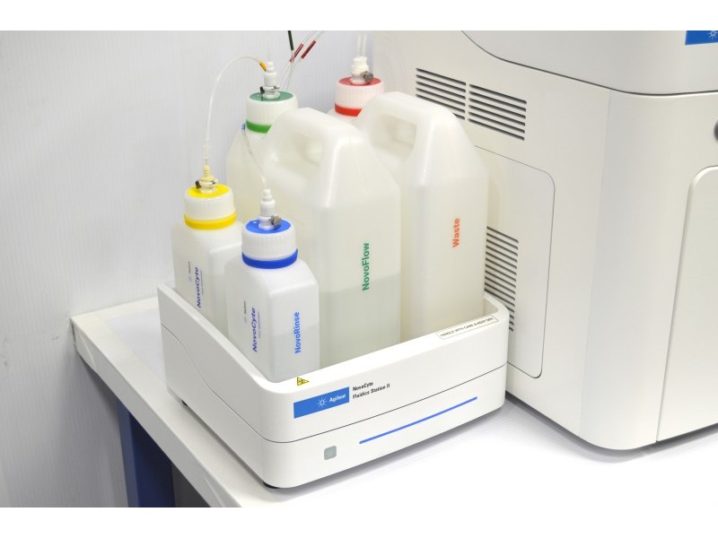 Agilent NovoCyte Penteon Flow Cytometer (5)Lasers/(30)Colors/(32)Detectors w/ NovoSampler Q & Fluidics Station II