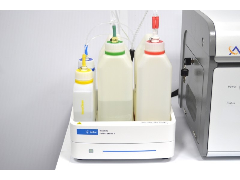 Agilent ACEA NovoCyte 3000 Flow Cytometer (3)Lasers/(13)Colors/(8)Detectors w/ NovoSampler Pro & Fluidics Station II