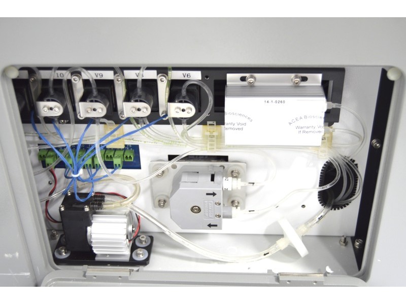 Agilent ACEA NovoCyte 3000 Flow Cytometer (3)Lasers/(13)Colors/(8)Detectors w/ NovoSampler Pro & Fluidics Station II