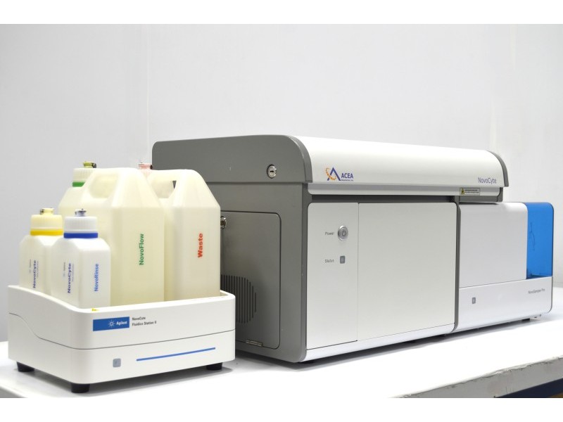 Agilent ACEA NovoCyte 3000 Flow Cytometer (3)Lasers/(13)Colors/(8)Detectors w/ NovoSampler Pro & Fluidics Station II