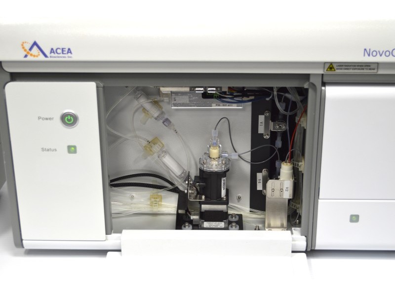 Agilent ACEA NovoCyte 3000 Flow Cytometer (3)Lasers/(13)Colors/(8)Detectors w/ NovoSampler Pro & Fluidics Station II